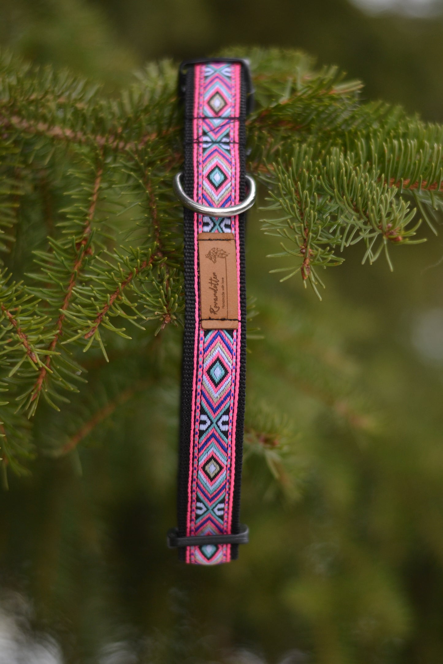 Halsband med spänne
